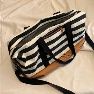Weekender duffel bag
